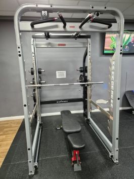 StarTrac vadbena kletka Max Rack 3D Smith