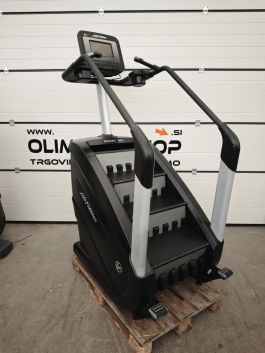 Life Fitness tekoče stopnice Discover SI Series Powermill Climber